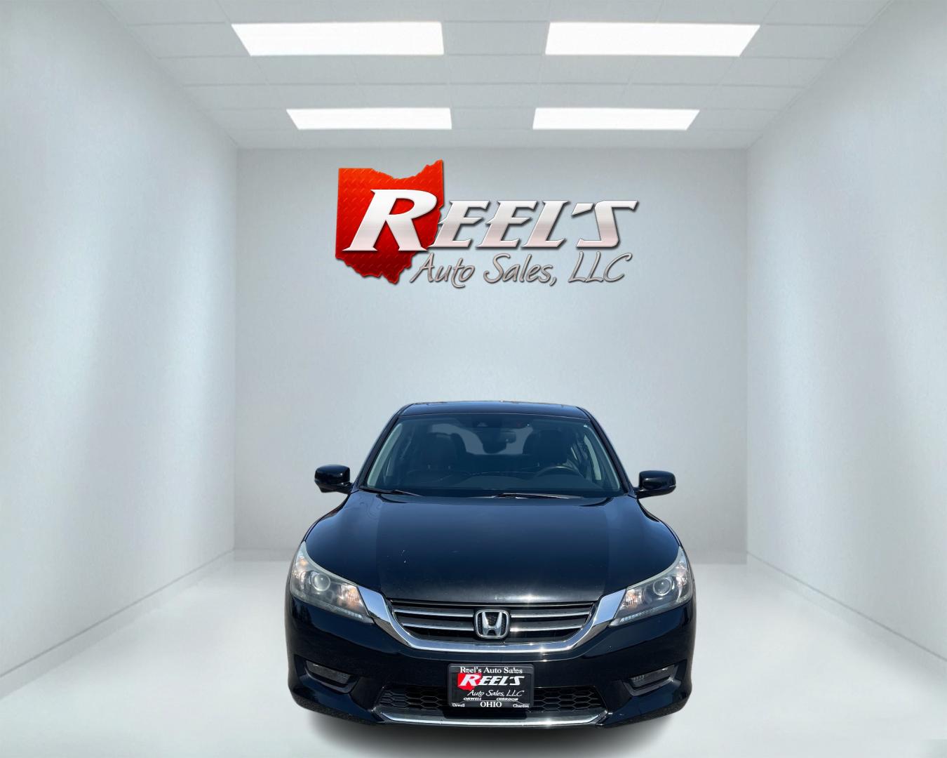 2015 Black /Black Honda Accord EXL (1HGCR2F85FA) with an 2.4L I4 DOHC 16V engine, CVT transmission, located at 547 E. Main St., Orwell, OH, 44076, (440) 437-5893, 41.535435, -80.847855 - This 2015 Honda Accord EX-L is a well-appointed and feature-rich midsize sedan. It's powered by Honda's efficient 2.4L Earth Dreams engine, paired with a continuously variable transmission (CVT) for smooth acceleration and optimal fuel economy. The EX-L trim level offers a luxurious leather interior - Photo#1